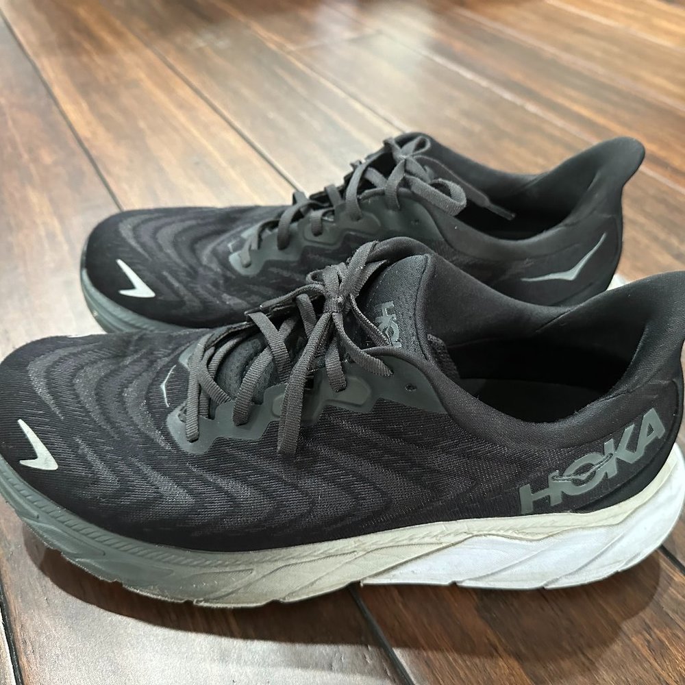 Men's Hoka Arahi 6 Sneakers - Size 11.5 EE (Wide)